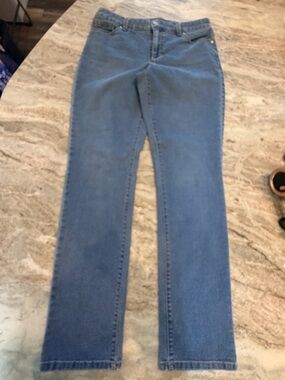 Bandolino Size 6 Medium Wash Bootcut Jeans